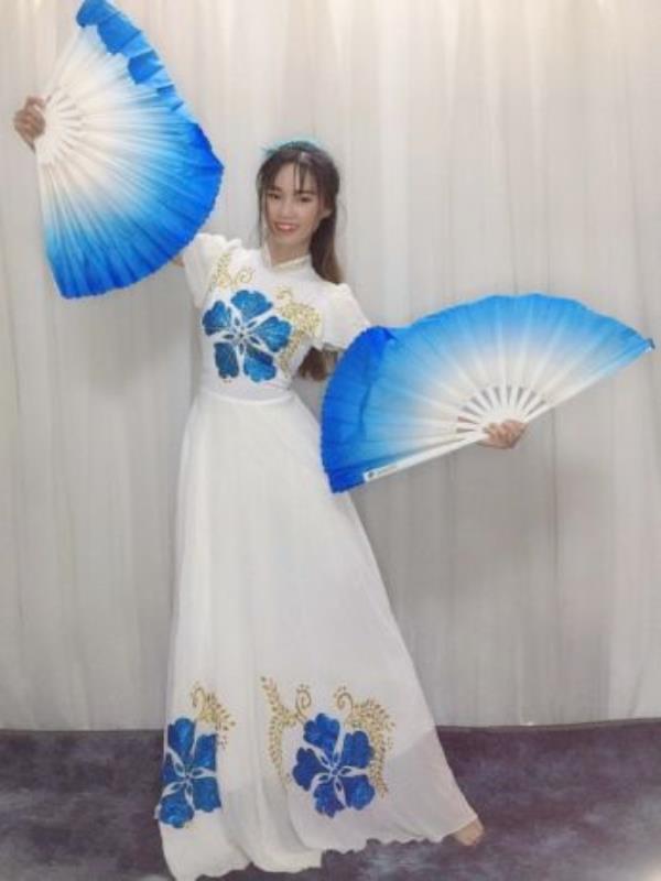 Váy Trắng Hoa Kim Tuyến Xanh